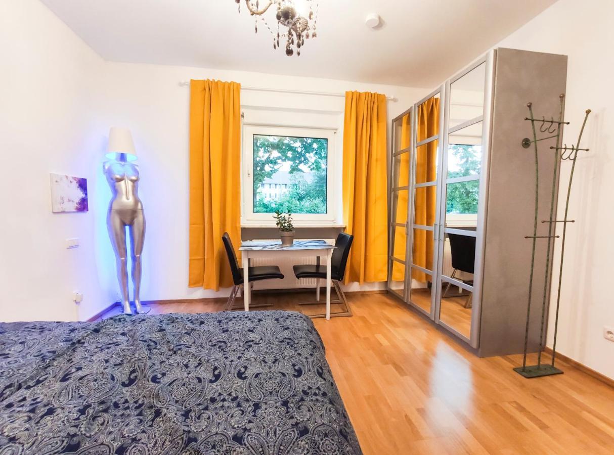 Modernes Zimmer Am Park Mit Garten, Huehner & Enten Munich Exterior photo