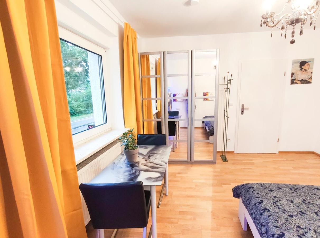 Modernes Zimmer Am Park Mit Garten, Huehner & Enten Munich Exterior photo