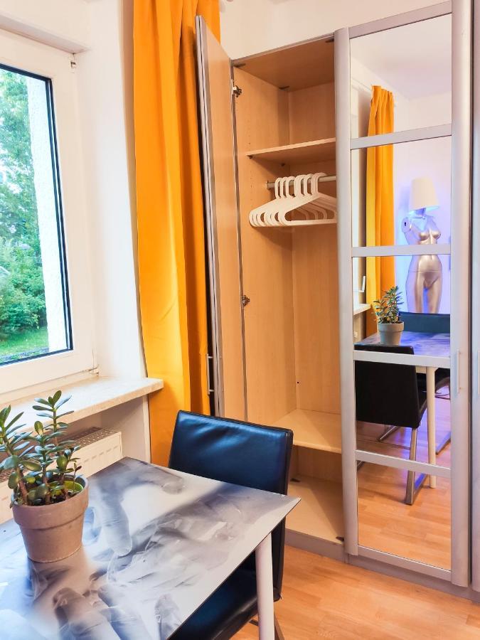 Modernes Zimmer Am Park Mit Garten, Huehner & Enten Munich Exterior photo